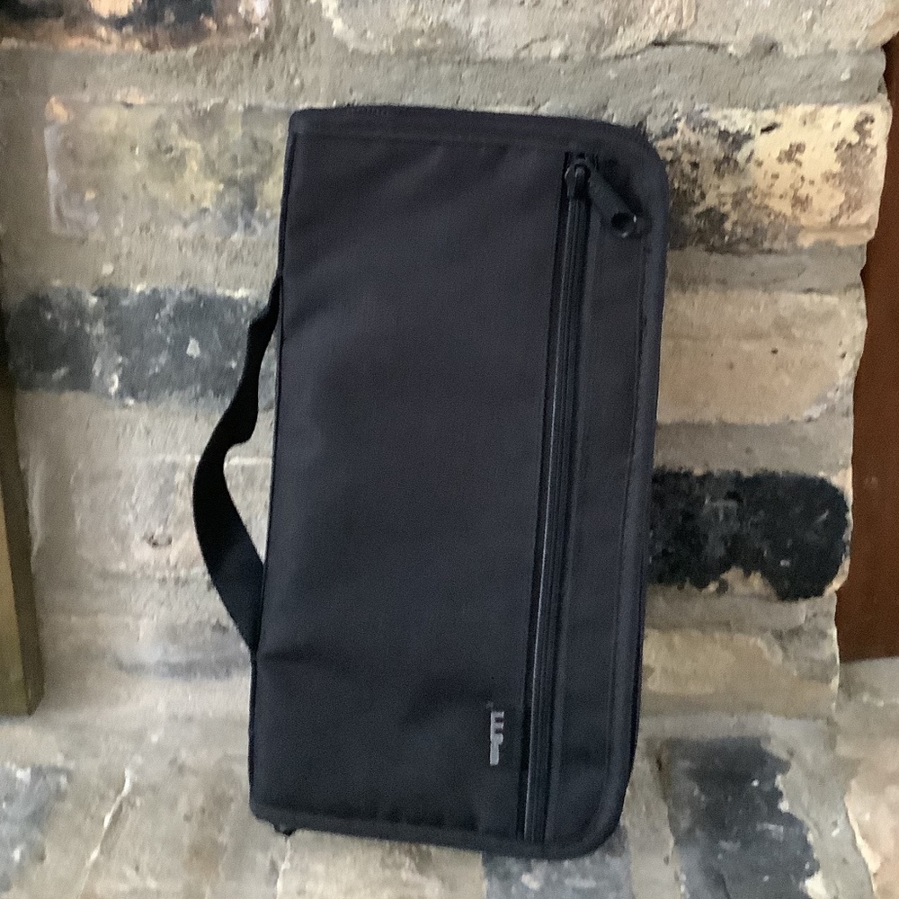 LL Bean travel document case, black, excellent like new condition